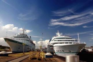 PHOENIX MS Amadea im Panama Kanal